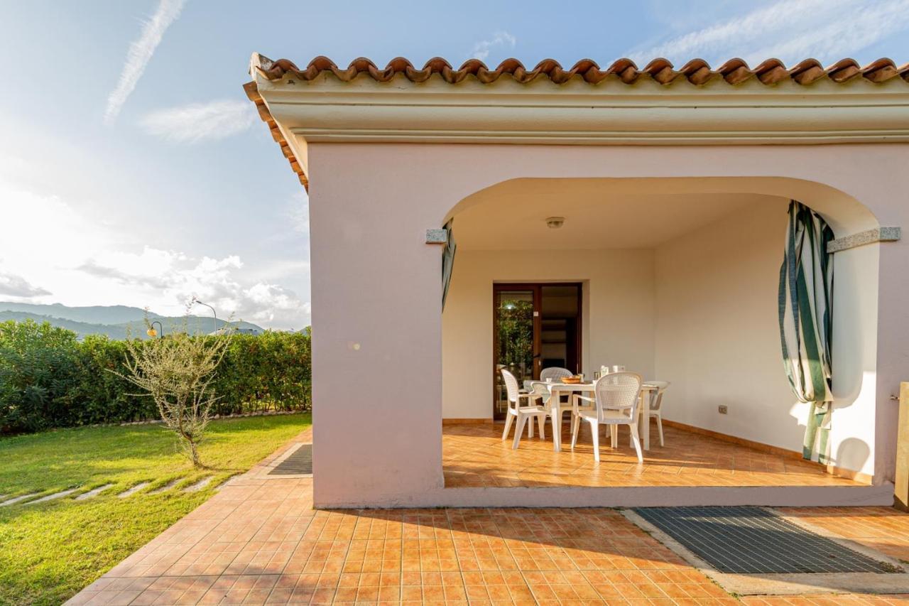 Appartamento Residenziale Trilocale 6 Posti Letto Via Sardegna San Teodoro Exterior foto