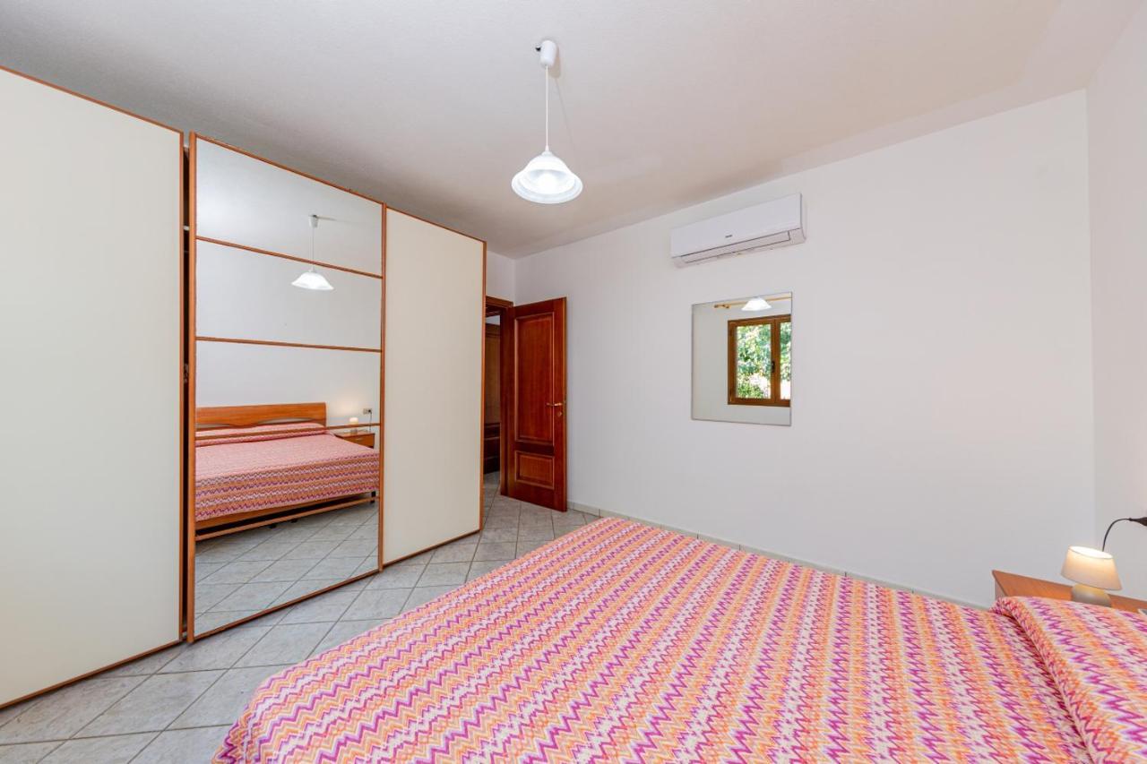 Appartamento Residenziale Trilocale 6 Posti Letto Via Sardegna San Teodoro Exterior foto