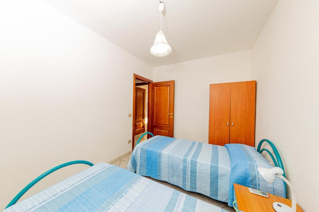 Appartamento Residenziale Trilocale 6 Posti Letto Via Sardegna San Teodoro Exterior foto